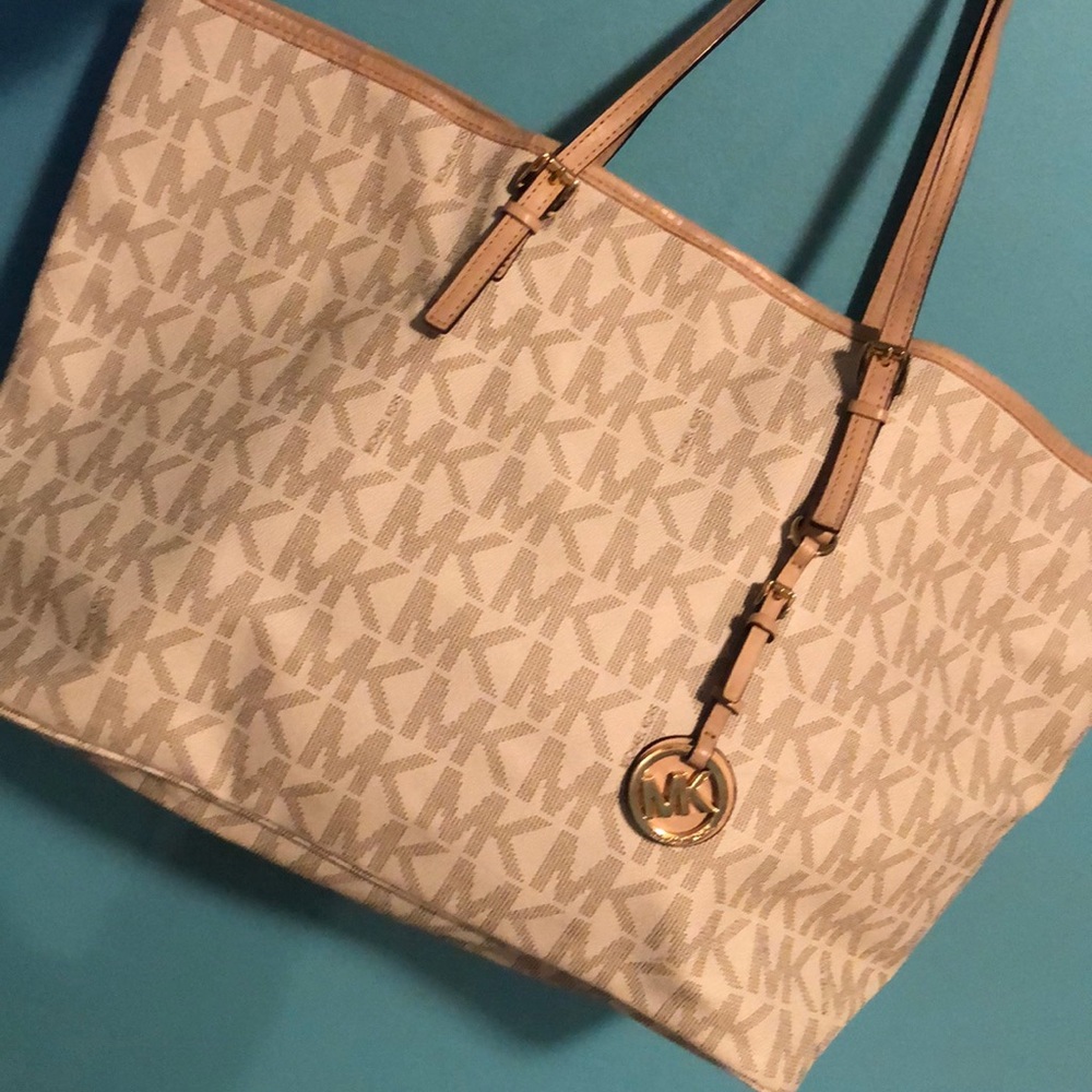 Trendy Michael Kors Tote Bag!